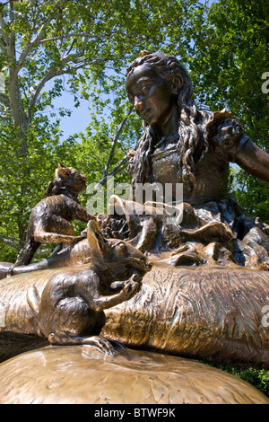 Alice im Wunderland-Statue bei Mitte Park Quadrant im Central Park Stockfoto