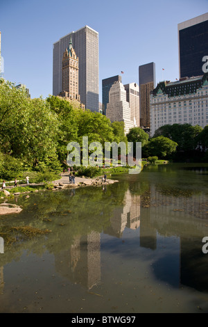 Der Teich am südlichen Quadranten im Central Park Stockfoto