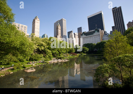 Der Teich am südlichen Quadranten im Central Park Stockfoto