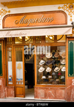 Sevilla Spanien Hut Shop GAP Hutmacher speichern Fenster Stockfoto