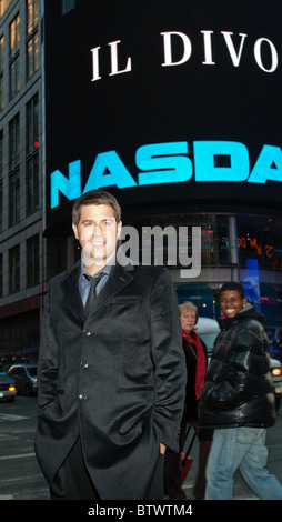 IL DIVO Ringe NASDAQ Stock Market Closing Bell Stockfoto