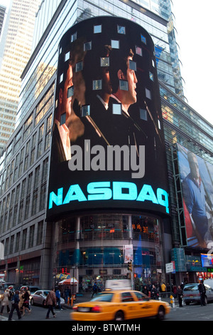 IL DIVO Ringe NASDAQ Stock Market Closing Bell Stockfoto