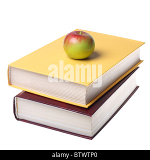 Stapel Bücher mit Apple isoliert auf weißem Hintergrund Stockfoto