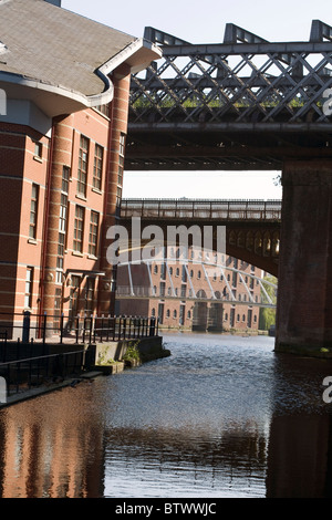 Youth Hostel Castlefield Kanal-Becken in der Nähe der Kreuzung der Rochdale und Bridgewater Kanäle Manchester England Stockfoto