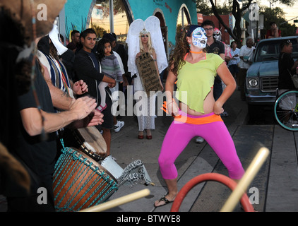 Teilnehmer der alle Seelen Prozession zu Ehren der Verstorbenen in Tucson, Arizona, USA. Stockfoto