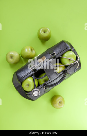 ein Apfel am Tag hält den Doktor fern. Stockfoto