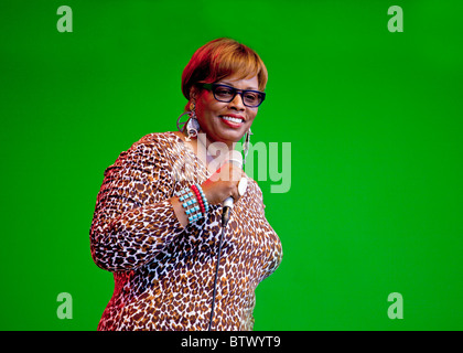 DIANNE REEVES singt auf der Jimmy Lyons Bühne - 2010 MONTEREY JAZZ FESTIVAL, CALIFORNIA Stockfoto