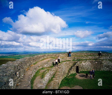 Grianan Of Aileach, Inishowen, Co. Donegal, Irland; Eisenzeit Stein Gehäuse mit Co Derry In der Ferne Stockfoto