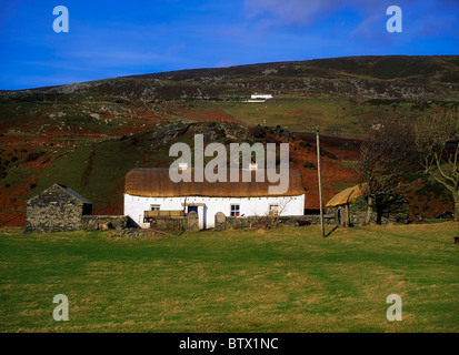 Glencolmcille, Co. Donegal, Irland, Reetdachhaus Stockfoto