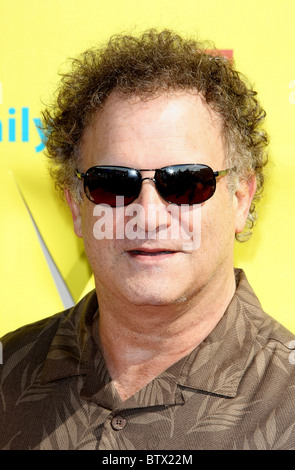 ALBERT BROOKS 14. P.S. ARTS EXPRESS YOURSELF 2010 SANTA MONICA LOS ANGELES Kalifornien USA 7. November 2010 Stockfoto