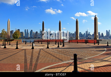 River Walk Plaza Port Imperial New Jersey quer über den Hudson River Form Mid-Town Manhattan Stockfoto