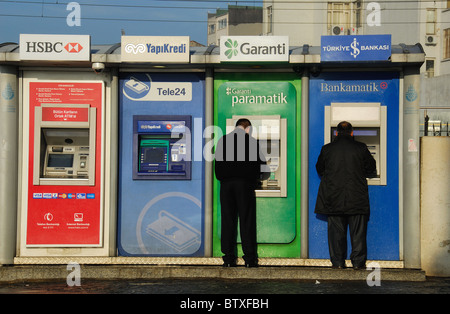 ISTANBUL, TÜRKEI. Geldautomaten in Karakoy Bezirk. 2010. Stockfoto