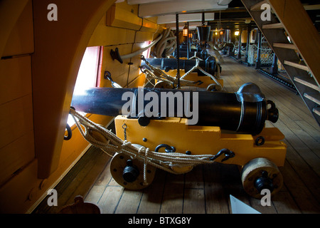 Ein Batteriedeck auf HMS Victory in Portsmouth Historic Dockyards Stockfoto