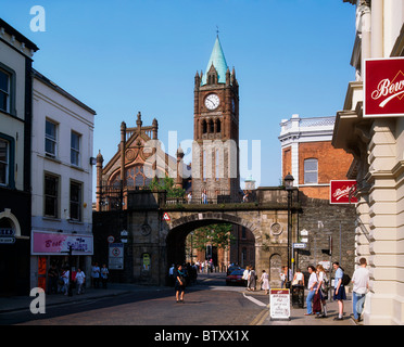 Guildhall, Derry, Co Derry, Irland; 19. Jahrhundert Clock Tower und Rathaus Stockfoto