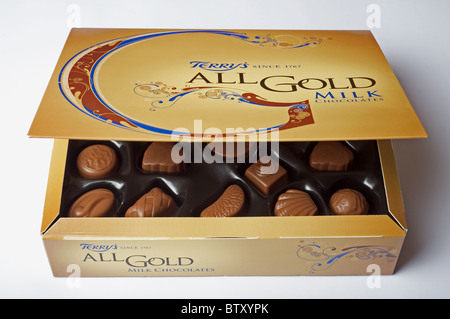 Schachtel mit Terry's alle Gold-Milchschokolade Stockfoto