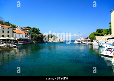 Eingang zum Hafen von Veli Losinj auf der Insel Losinj, Kroatien Stockfoto