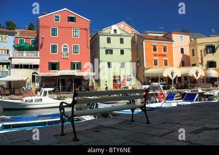 Bunte Häuser umgebenden malerischen kleinen Hafen von Veli Losinj auf Insel Losinj, Kroatien Stockfoto