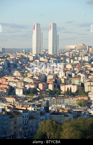 ISTANBUL, TÜRKEI. Ein Blick vom Stadtteil Beyoglu in Richtung Sisli. 2010. Stockfoto