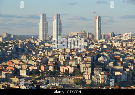 ISTANBUL, TÜRKEI. Ein Blick vom Stadtteil Beyoglu in Richtung Sisli. 2010. Stockfoto