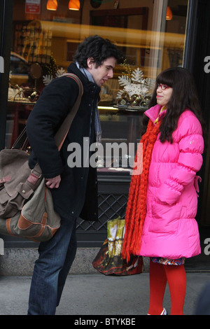 America Ferrera und Darsteller am Set von UGLY BETTY Stockfoto