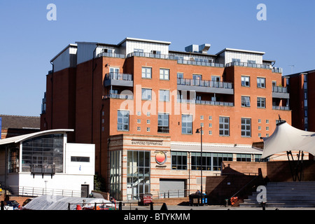 Appartements und Restaurant von Castlefield Kanal-Becken in der Nähe der Kreuzung der Rochdale und Bridgewater Kanäle Manchester Stockfoto