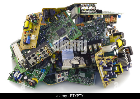 Defekte Elektronik auf einer Müllkippe Stockfoto