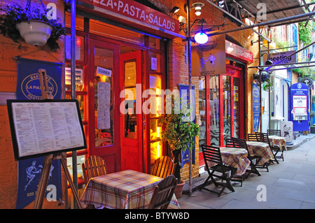 Italienisches Restaurant, Neals Yard, Covent Garten, London Borough of Camden, Greater London, England, Vereinigtes Königreich Stockfoto