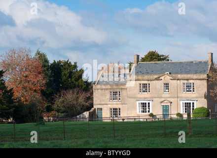 Ein Haus in ländlicher Umgebung im Cotswold Dorf Broadway, UK Stockfoto