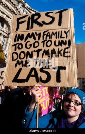 Studierende und Dozierende demonstrieren gegen die vorgeschlagene Erhöhung der Studiengebühren. 10. November 2010 Stockfoto