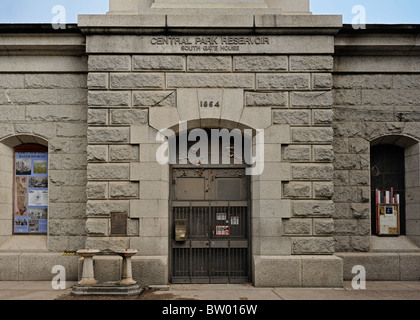 Central Park Reservoir Südtor Haus, Central Park, New York, New York State, USA Stockfoto