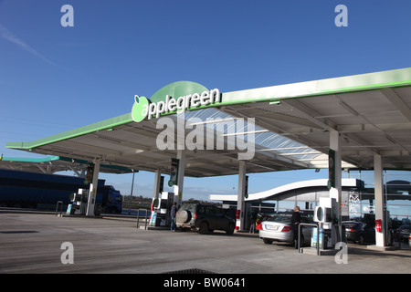 Apfelgrün, Irlands erste Autobahnraststätte, M1, Lusk Stockfoto