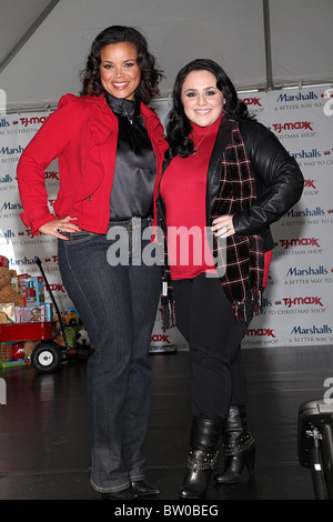 GLEE Cast Memebers Start Marshalls und TJ Maxx "Carol-Oke" Contest Stockfoto