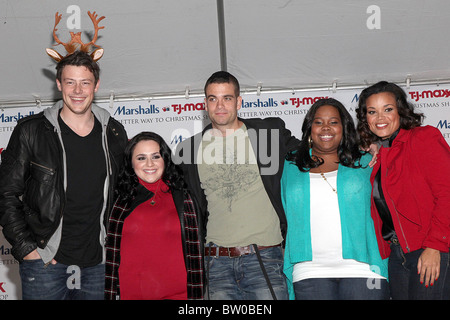 GLEE Cast Memebers Start Marshalls und TJ Maxx "Carol-Oke" Contest Stockfoto