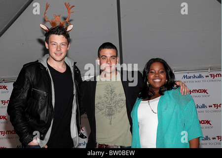 GLEE Cast Memebers Start Marshalls und TJ Maxx "Carol-Oke" Contest Stockfoto