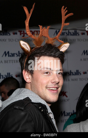 GLEE Cast Memebers Start Marshalls und TJ Maxx "Carol-Oke" Contest Stockfoto