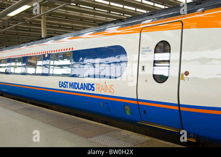 St Pancras Station, East Midlands Züge Zug Wagen oder rollendes Material Stockfoto