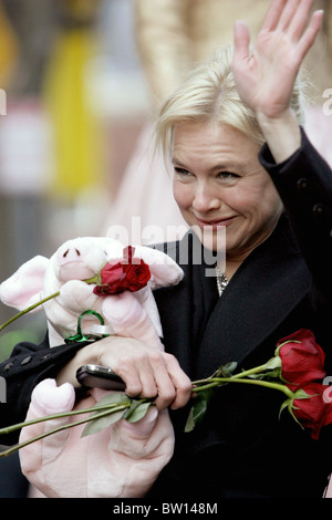 Renee Zellweger als Harvard University Hasty Pudding Club 2009 Woman of the Year ausgezeichnet Stockfoto