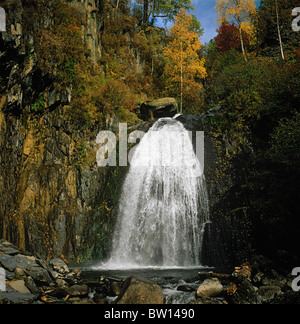 Corbu Wasserfall. Telezkoje-See. Das Naturschutzgebiet von Altai, Sibirien, Russland Stockfoto