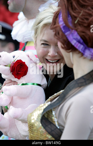 Renee Zellweger als Harvard University Hasty Pudding Club 2009 Woman of the Year ausgezeichnet Stockfoto