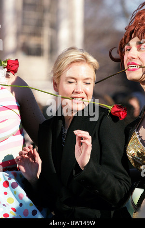 Renee Zellweger als Harvard University Hasty Pudding Club 2009 Woman of the Year ausgezeichnet Stockfoto