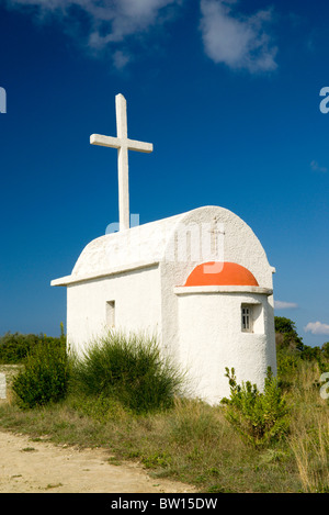 die kleine Kirche des Agios Stefanos oder San Stefanos auf der Landzunge zwischen Arillas Ans San Stefanos, Korfu, Griechenland Stockfoto