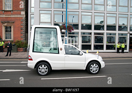 der Mercedes Papst mobile leer in Birmingham 2010 Stockfoto