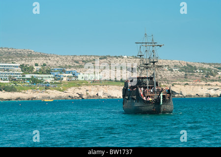 Versenden Sie die Black Pearl aus Film Fluch der Karibik im Hafen von Agia Napa, Zypern. Mittelmeer, Zypern, Europa Stockfoto