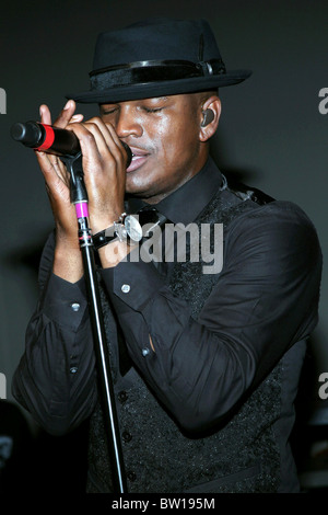 NE-YO und ALFANI Menswear Party Stockfoto