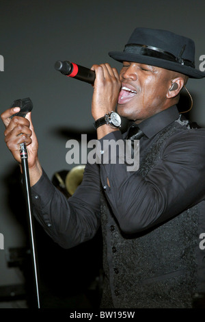 NE-YO und ALFANI Menswear Party Stockfoto