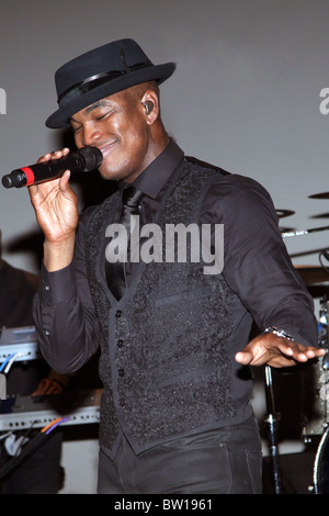 NE-YO und ALFANI Menswear Party Stockfoto