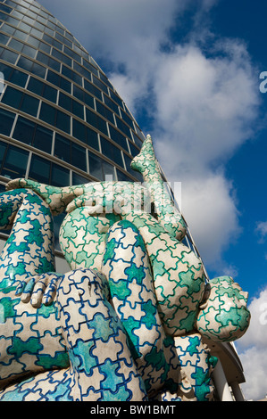 Skulptur des Künstlers Rabarama vor MoorHouse, London Wall Stockfoto