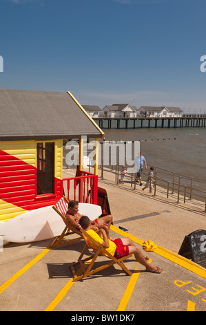 Die Rettungsschwimmer am Strand in Southwold, Suffolk, England, Großbritannien, Uk Stockfoto