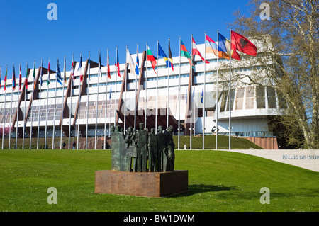 Menschenrechte-Denkmal vor dem Europarat Gebäude, Palais de l ' Europe, Straßburg, Elsass, Frankreich Stockfoto