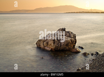 Die türkische Küste von Assos Blick über die Bucht von Edremit gegenüber der griechischen Insel Lesbos. Stockfoto